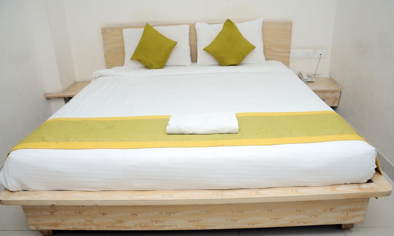היידראבד Hotel Pratz Inn מראה חיצוני תמונה
