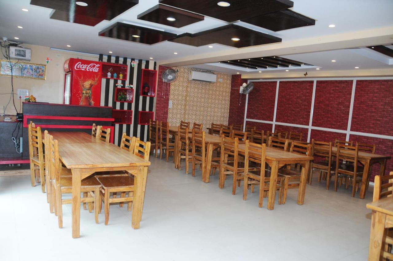 היידראבד Hotel Pratz Inn מראה חיצוני תמונה